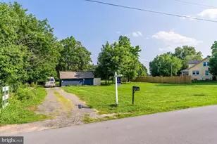 23 S Locust St, Lovettsville, VA 20180 - Photo 8