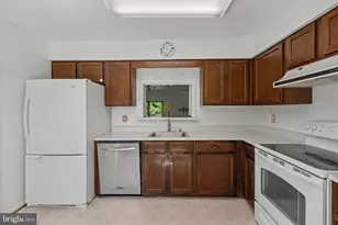27 Aldridge Ct, Sterling, VA 20165 - Photo 4