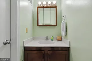 27 Aldridge Ct, Sterling, VA 20165 - Photo 6