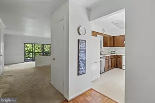 27 Aldridge Ct, Sterling, VA 20165 - Photo 2