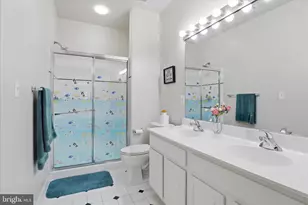 20385 Bowfonds St, Ashburn, VA 20147 - Photo 8