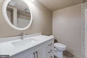 30 Fenton Wood Dr, Sterling, VA 20165 - Photo 32