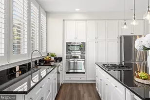 22807 Breezy Hollow Dr, Brambleton, VA 20148 - Photo 10