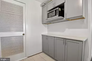 1006 Warwick Ct, Sterling, VA 20164 - Photo 6