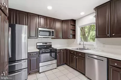 403 E Laurel Avenue, Sterling, VA 20164 - Photo 14