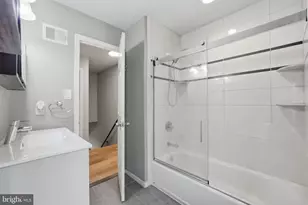 1072 Tottenham Ct, Sterling, VA 20164 - Photo 16
