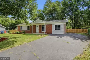 706 S Dogwood Ct, Sterling, VA 20164 - Photo 2