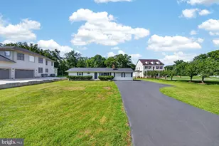 45448 Mallard St, Sterling, VA 20165 - Photo 2