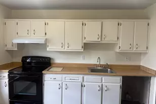 1062 Tottenham Ct, Sterling, VA 20164 - Photo 4