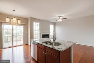 25286 McIntyre Sq, Chantilly, VA 20152 - Photo 18