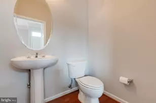 25286 McIntyre Sq, Chantilly, VA 20152 - Photo 8