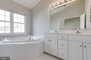 25286 McIntyre Sq, Chantilly, VA 20152 - Photo 22