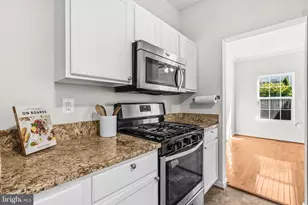 414 Ginkgo Terrace NE, Leesburg, VA 20176 - Photo 8