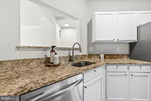 414 Ginkgo Terrace NE, Leesburg, VA 20176 - Photo 10