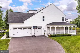 25279 Connor Ct, Aldie, VA 20105 - Photo 4