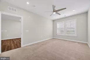 21630 Hawksbill High Cir, Sterling, VA 20164 - Photo 18