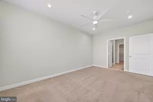 21630 Hawksbill High Cir, Sterling, VA 20164 - Photo 20