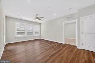 21630 Hawksbill High Cir, Sterling, VA 20164 - Photo 16