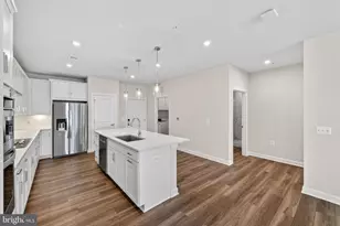 21630 Hawksbill High Cir, Sterling, VA 20164 - Photo 8