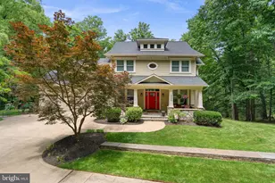18429 Woodburn Rd, Leesburg, VA 20175 - Photo 2