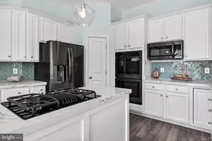 22810 Courtland Park Dr, Brambleton, VA 20148 - Photo 12