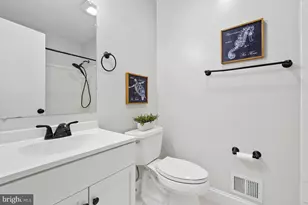 212 W Meadowland Ln W, Sterling, VA 20164 - Photo 36