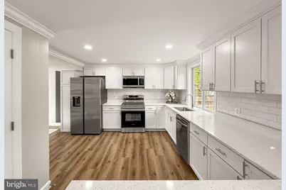 408 Cherry Lane NE, Leesburg, VA 20176 - Photo 2