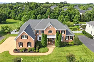 43154 Meadow Grove Dr, Ashburn, VA 20147 - Photo 2