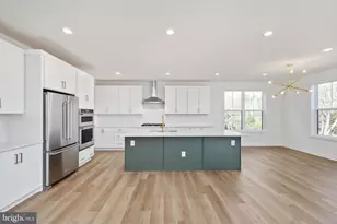 23206 Parkside Vlg Cir, Aldie, VA 20105 - Photo 4