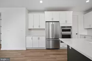 23206 Parkside Vlg Cir, Aldie, VA 20105 - Photo 6