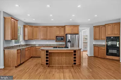25670 S Village Drive, Chantilly, VA 20152 - Photo 12
