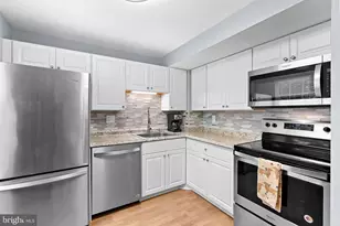 13 Fairmont Pl, Sterling, VA 20165 - Photo 12