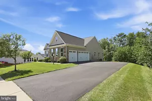 26867 Barnsley Pl, Chantilly, VA 20152 - Photo 2
