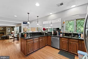 14 Stafford Ct, Sterling, VA 20165 - Photo 10