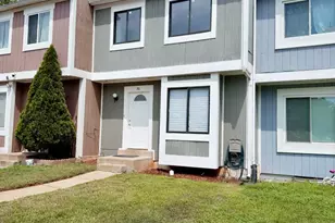 30 Sugarland Square Ct, Sterling, VA 20164 - Photo 2