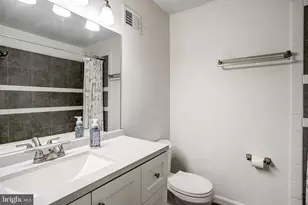 1033 Margate Ct, Sterling, VA 20164 - Photo 16