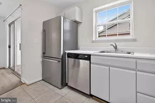 655 Constellation Square SE, Leesburg, VA 20175 - Photo 4