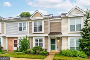 98 St Charles Square, Sterling, VA 20164 - Photo 2