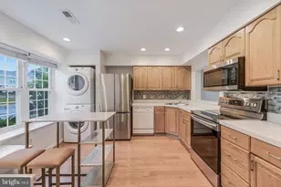 98 St Charles Square, Sterling, VA 20164 - Photo 6