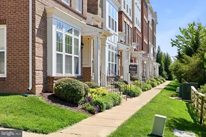 43487 Town Gate Square, Chantilly, VA 20152 - Photo 2