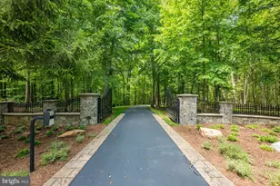 21750 Laurel Wood, Leesburg, VA 20175 - Photo 2