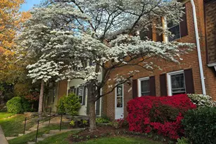 899 Holborn Ct, Sterling, VA 20164 - Photo 2