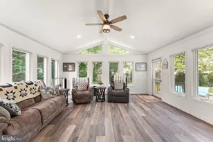 43305 Wayside Cir, Ashburn, VA 20147 - Photo 4