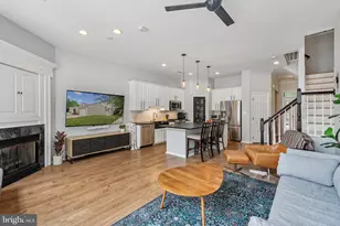 20353 Bowfonds St, Ashburn, VA 20147 - Photo 2