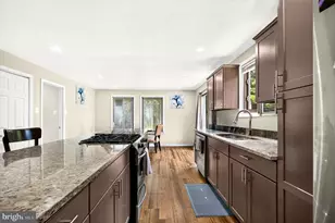 160 Magnolia Rd, Sterling, VA 20164 - Photo 2