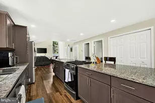 160 Magnolia Rd, Sterling, VA 20164 - Photo 4