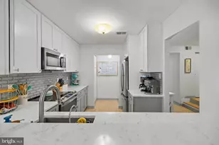 1054 Warwick Ct, Sterling, VA 20164 - Photo 14
