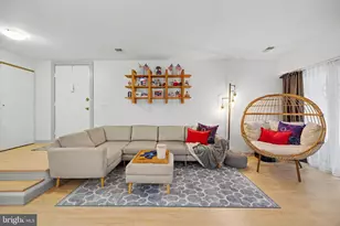 1054 Warwick Ct, Sterling, VA 20164 - Photo 2