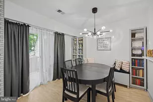1054 Warwick Ct, Sterling, VA 20164 - Photo 20