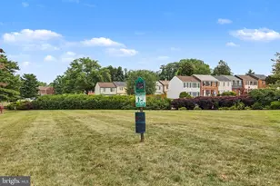 1054 Warwick Ct, Sterling, VA 20164 - Photo 44
